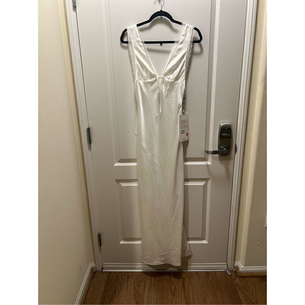 NIA AURELIE Maxi Satin Dress featuring lace detailing WHITE size S - Picture 4 of 7